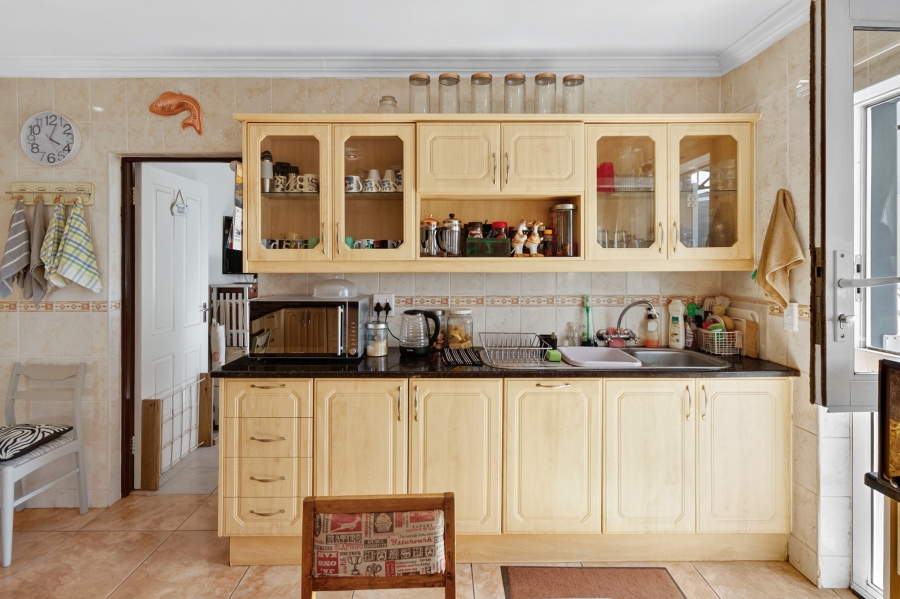 5 Bedroom Property for Sale in Mountainside Western Cape